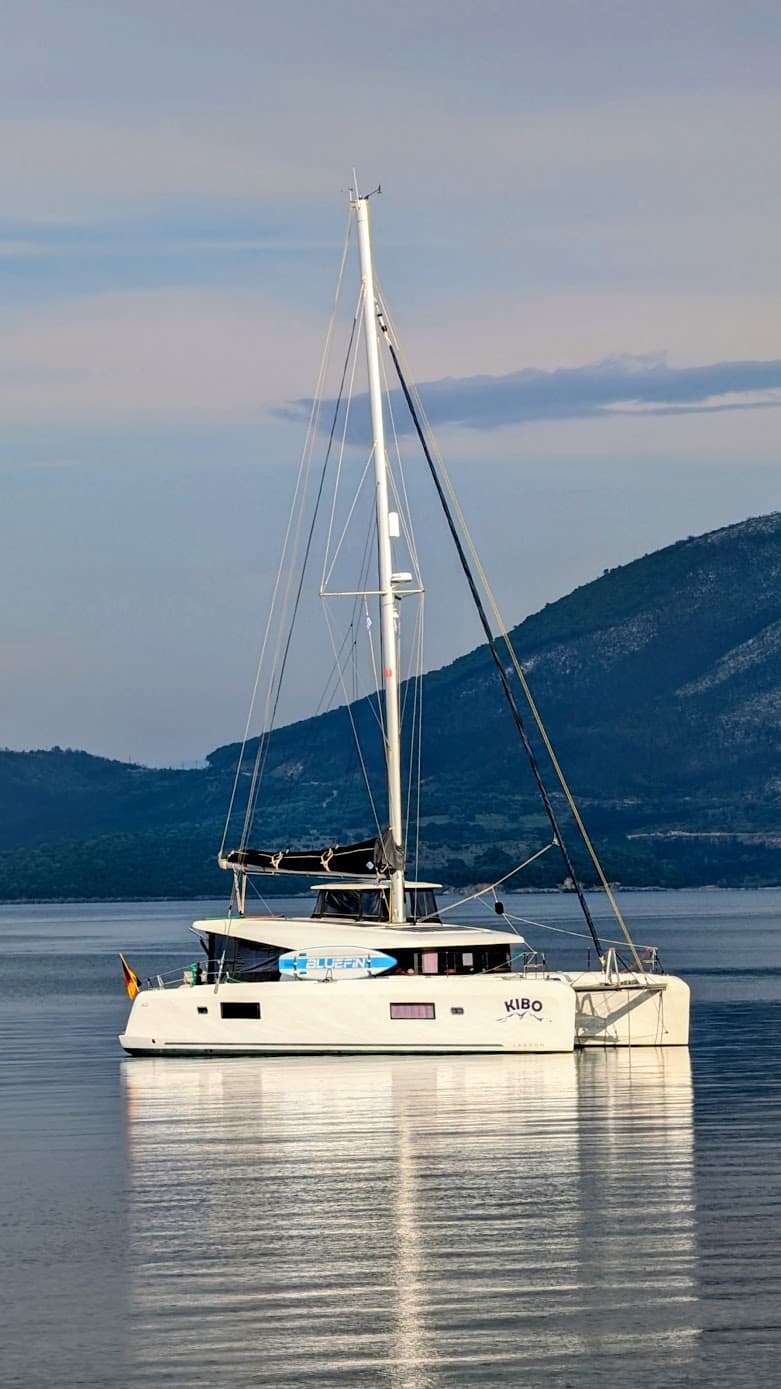 Die Kibo vor Anker